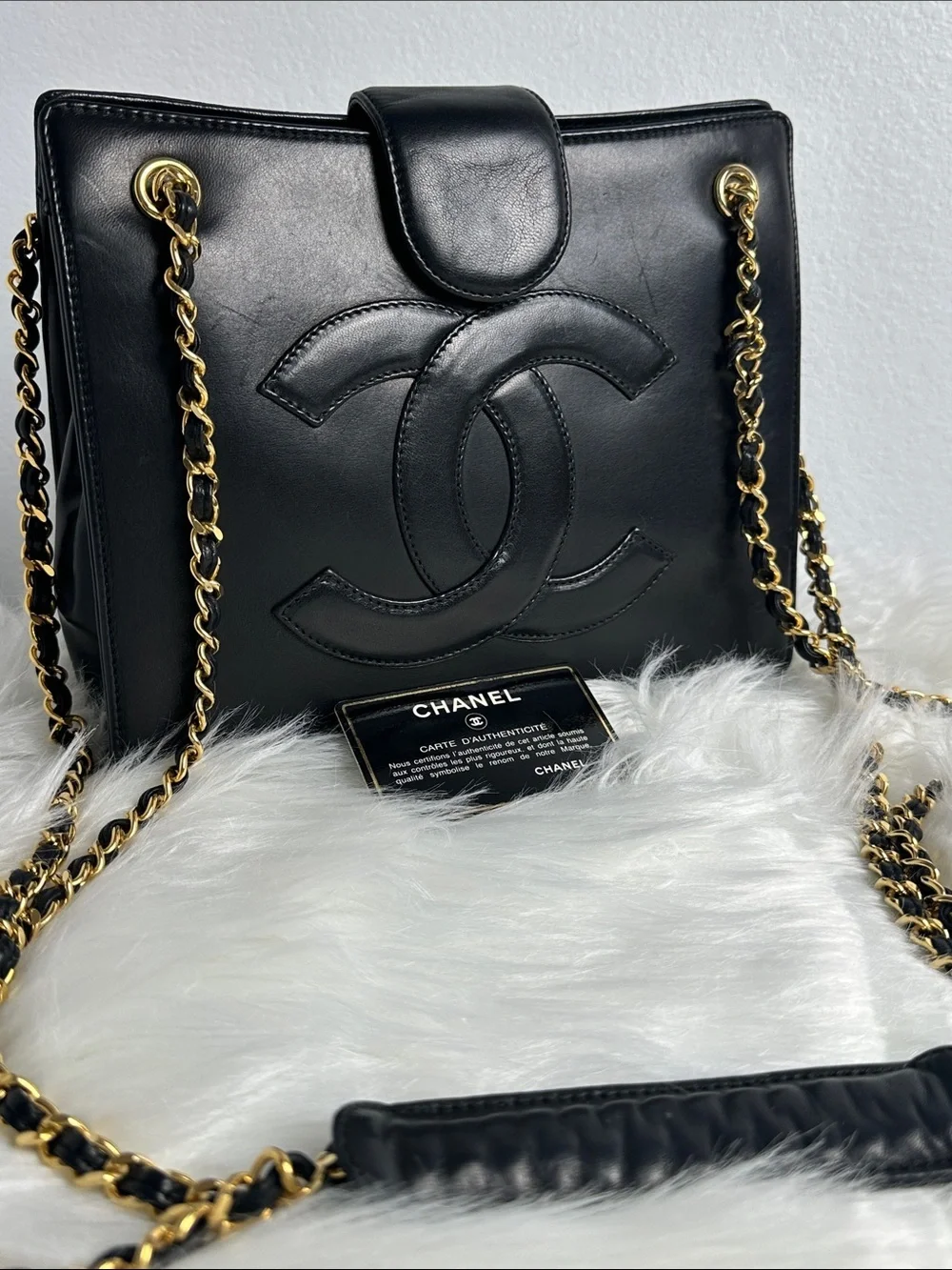 💯Authentic CHANEL Black Lambskin Shoulder Bag with Gold Chain Strap🍀